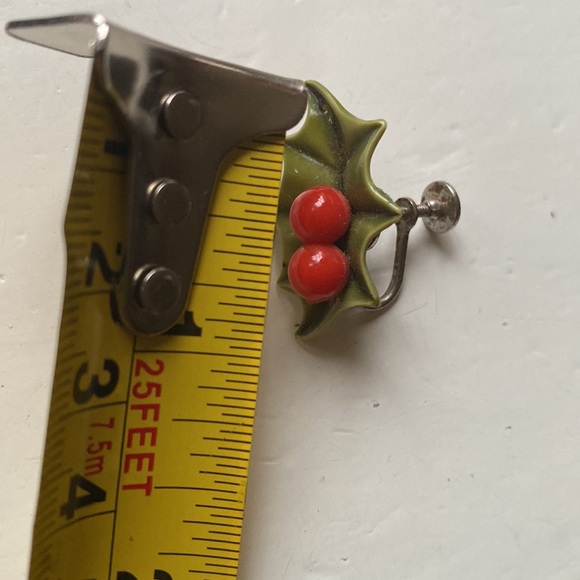 Vintage Christmas Holly and Berries Earrings screwbacks - Picture 10 of 10